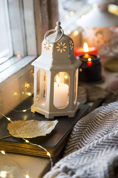 Outono Inverno Estilo Vida Interior Decorações Janela Com Lanterna Vela — Fotografia de Stock
