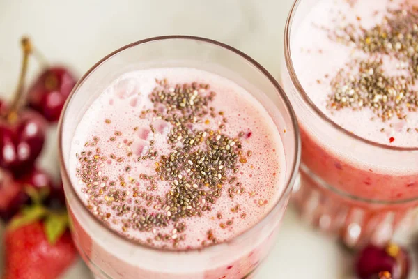 Strawberry Smoothie Chia Seeds Healthy Milk Smoothie Strawberries Closeup — Stock Photo, Image