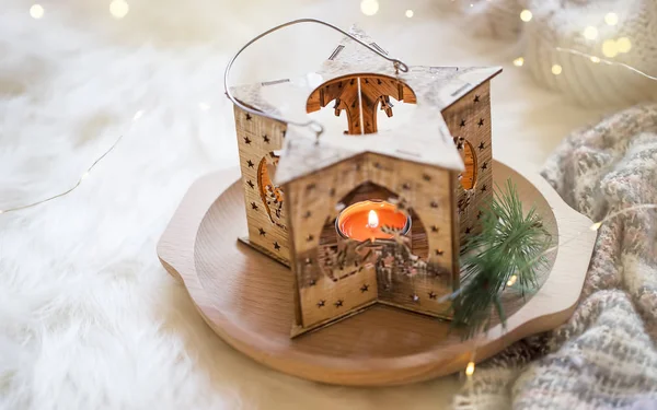 Slavnostní Vánoční Dřevěné Lucerny Closeup Svíčku Jedle Jiskru Světla Selektivní — Stock fotografie