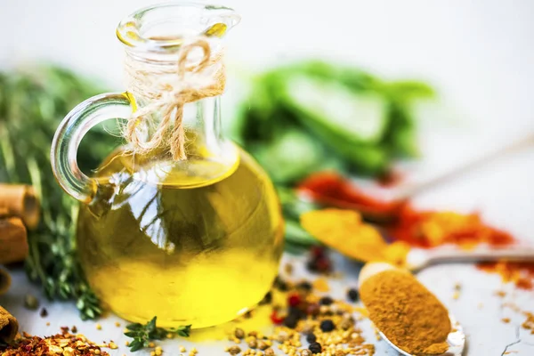 Fűszerek Gyógynövények Szerves Zsírok Egészséges Olívaolaj Friss Olívaolajos Üveg — Stock Fotó