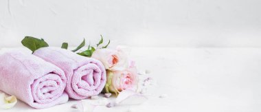 Spa natürmort ile havlu ve çiçekler, spa ve sağlıklı yaşam ayarı, temiz oluşturma 