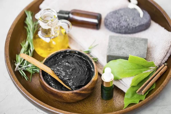 Pflegebestandteile Mit Holzkohlemaske Olivenöl Pflanzlicher Ätherischer Ölflasche Naturseife Rosmarinkraut Ganzheitlicher — Stockfoto