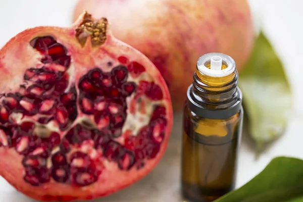 Pomegranate Essential Oil Bottle Closeup Pomegranate Fruit Face Serum Aging — Stock Photo, Image