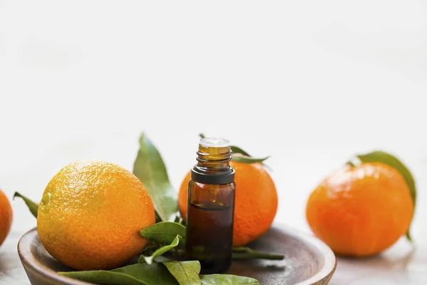 Mandarijnen Olie Fles Met Mandarijnen Fruit Citrus Aromatherapie Olie Spa — Stockfoto