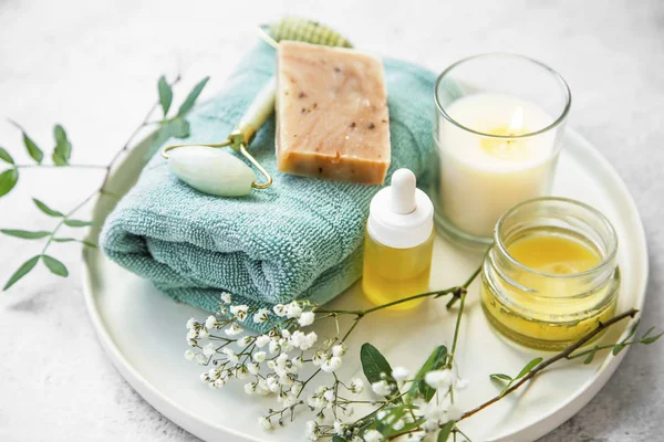 Bandeja natural de productos cosméticos ecológicos para el cuidado de la piel con soa natural — Foto de Stock