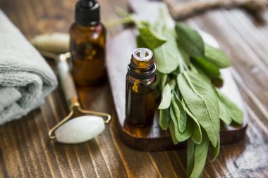 Adaçayı yağı ile spa natürmort ayarı