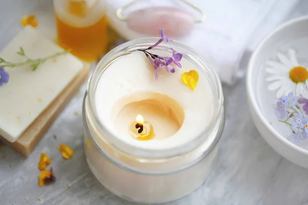 Composición de ajuste de vela de spa perfumado —  Fotos de Stock