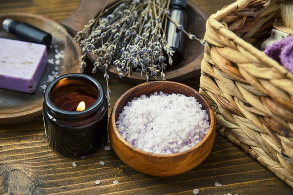 Lavendel spa zusammensetzung, home spa tag mit lavendel produkten, t — Stockfoto