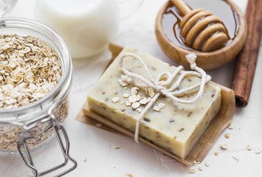 Yulaf, tarçın, süt ve ballı doğal sabun