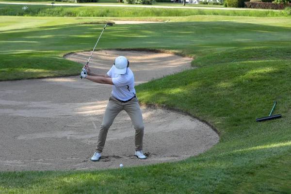 Een Golfspeler Een Groen — Stockfoto