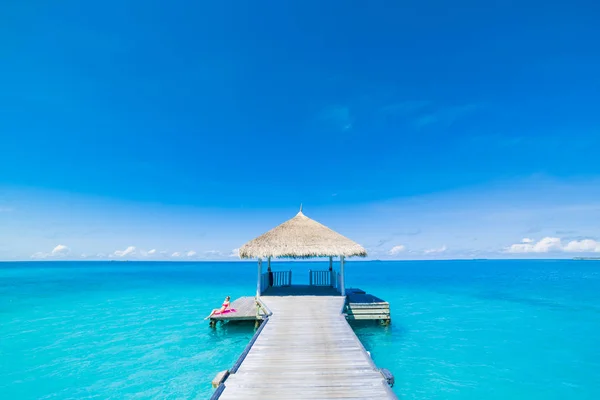 Спокойный Пляжный Пейзаж Вдохновляющий Тропический Природный Фон Шикарная Вилла Синем — стоковое фото