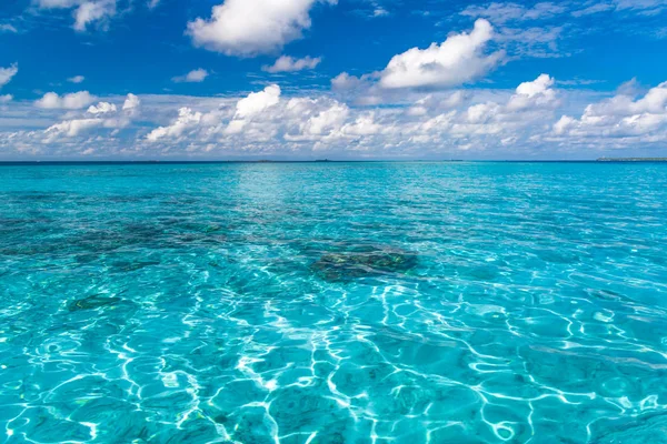 Harika Deniz Manzaralı Tropikal Lagün Şaşırtıcı Gökyüzü Bulutlu — Stok fotoğraf