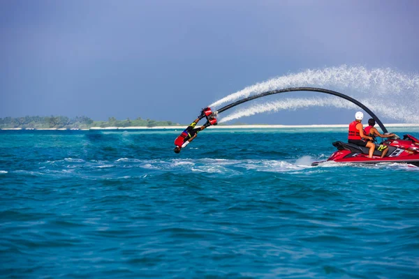 Professionale Pro Fly Board Rider Mare Tropicale Sport Acquatici Concetto — Foto Stock