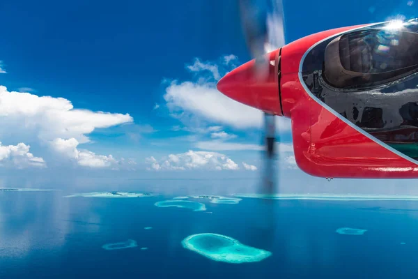 Tropische Eilanden Uitzicht Vanaf Watervliegtuig Wolken Blauwe Lucht Vlucht Onder — Stockfoto