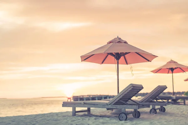 Belle Plage Chaises Sur Plage Sable Près Mer Vacances Été — Photo