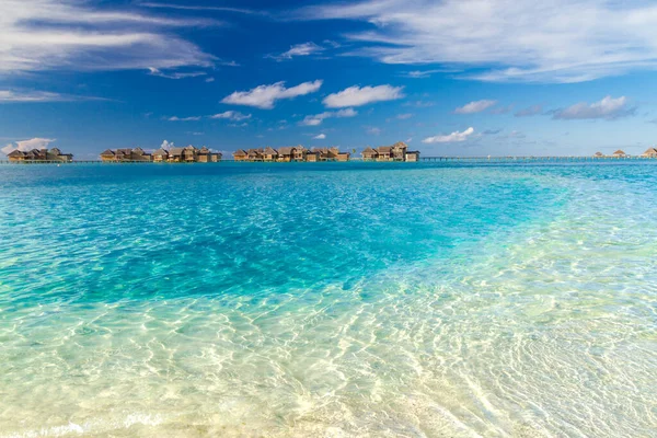 Water Villas Bungalows Wooden Bridge Tropical Beach Maldives Summer Day — Stock Photo, Image