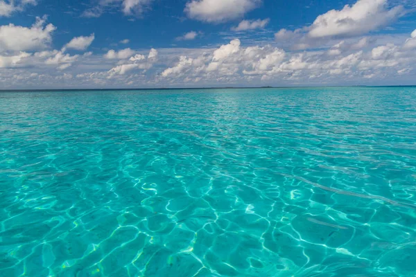 Fondo Olas Verano Superficie Azul Mar Paisaje Acuático Exótico Con —  Fotos de Stock