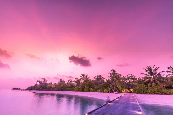 Solnedgang Maldiverne Luksus Vand Villaer Udvej Træ Mole Smuk Himmel - Stock-foto