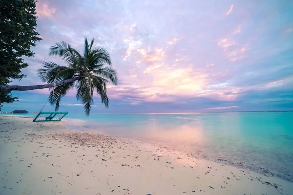 Puesta Sol Sobre Playa Tropical Increíble Cielo Colorido Nubes Isla — Foto de Stock