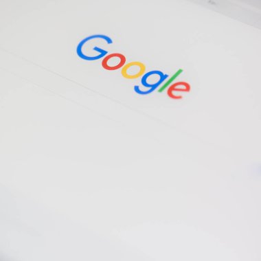 Budapeşte, Macaristan - 14 Ocak 2018. Google.com ana sayfası ve ekrandaki imleç. Google dünyanın en popüler arama motorudur