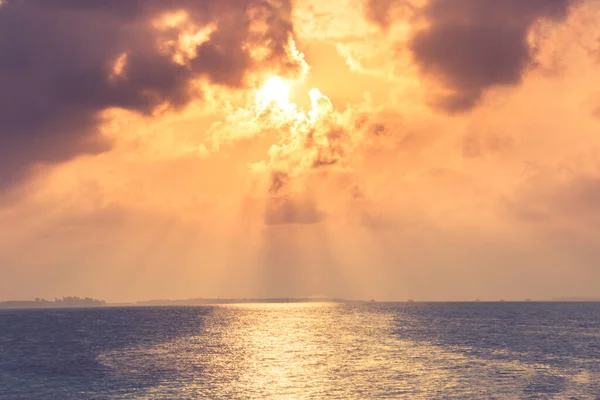 Früher Morgen Sonnenaufgang Über Dem Meer Naturlandschaft Meereslandschaft Sonnenstrahlen Mit — Stockfoto