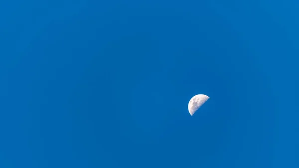 Half Moon Daylight — Stock Photo, Image
