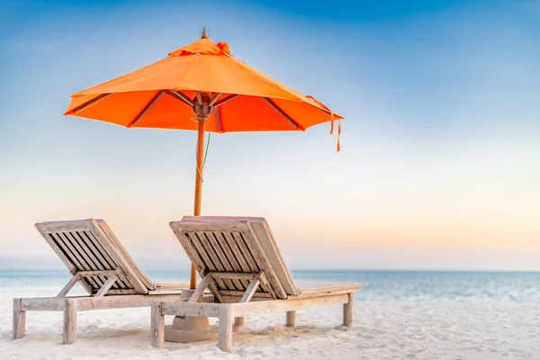 Bellissimo Paesaggio Balneare Delle Maldive Resort Lusso Con Sedie Ombrellone — Foto Stock