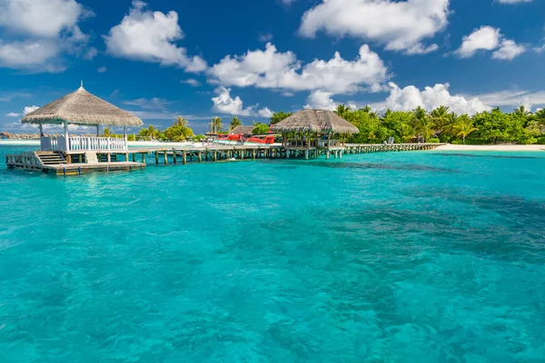 Nad Wodą Luksusowe Spa Tropikalnej Niebieskiej Lagunie Malediwów Egzotyczne Wybrzeże — Zdjęcie stockowe