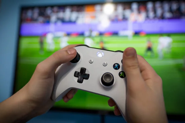 Debrecen Macaristan Marc Xbox Oyun Sahası Oyun Konsolu Elinde Tutan — Stok fotoğraf