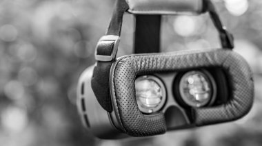 Sanal gerçeklik kulaklığı, sanal gerçeklik gözlükleri. VR kulaklık dizaynı genel ve logo yok. Geri ışık, seçici odak, kapat.