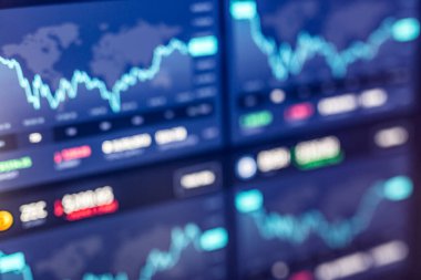 Grafikler ve çubuk grafikleri gibi parlayan Forex 'ler bulanık mavi arkaplan üzerinde daldırıcı arayüzler. Hisse senedi ve takas kavramı. İş soyut bilgi grafikleri. Tonlanmış resim çifte pozlama maketi