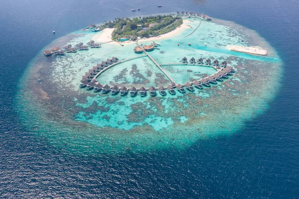 Pemandangan Udara Dari Pulau Tropis Dalam Air Pirus Mewah Atas — Stok Foto