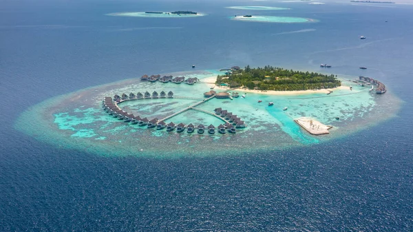 Vue Aérienne Une Île Tropicale Eau Turquoise Luxueuses Villas Sur — Photo