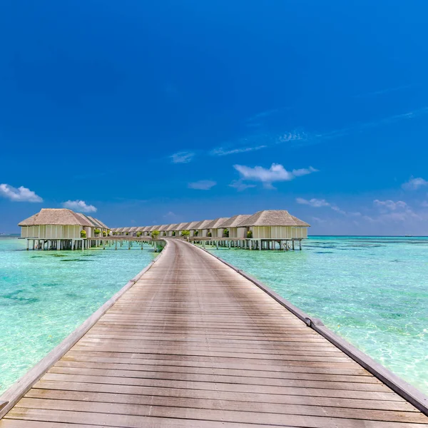 Niesamowity Krajobraz Plaży Malediwy Tropikalna Panorama Luksusowa Willa Drewnianym Molo — Zdjęcie stockowe