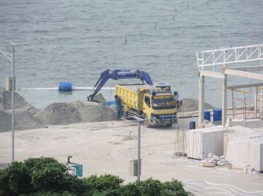 Jakarta, Endonezya - 10 Haziran 2018: Şantiye Ancol Plajı'nda Asya Oyunları 2018 mekan projesinin.