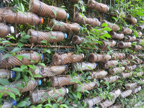 Jakarta Indonésia Junho 2018 Jardim Vertical Com Vasos Garrafas Plástico — Fotografia de Stock