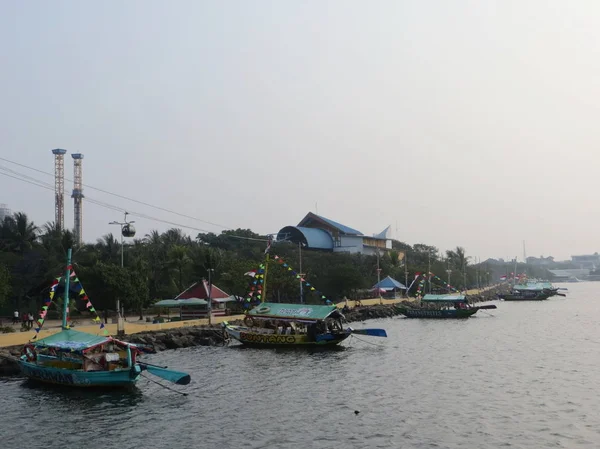 Jakarta Indonésie Června 2018 Několik Tradičních Člunů Dokovacích Pláži Ancol — Stock fotografie