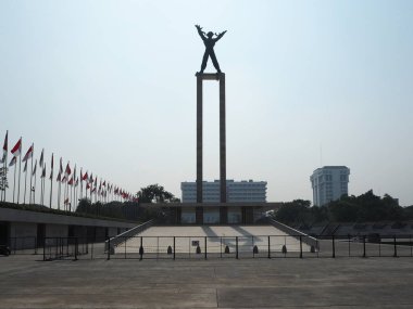 Jakarta, Endonezya - 2 Ağustos 2018: Taman Lapangan Banteng'de Monumen Pembebasan Irian Barat (Batı Irian Kurtuluş Anıtı).