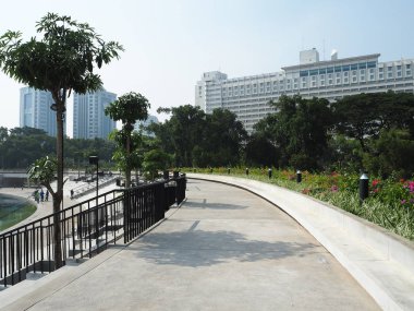 Jakarta, Endonezya - 2 Ağustos 2018: Üst geçit Taman Lapangan bant, amfitiyatro.
