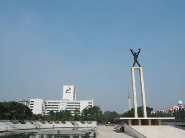 Jakarta, Endonezya - 2 Ağustos 2018: Taman Lapangan Banteng'de Monumen Pembebasan Irian Barat (Batı Irian Kurtuluş Anıtı).