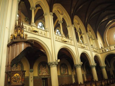 Jakarta, Endonezya - 2 Ağustos 2018: İç Saint Mary varsayım Katedrali.