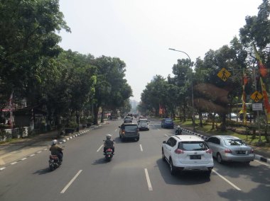 Jakarta, Endonezya - 2 Ağustos 2018: Jalan Merdeka Selatan trafiği.
