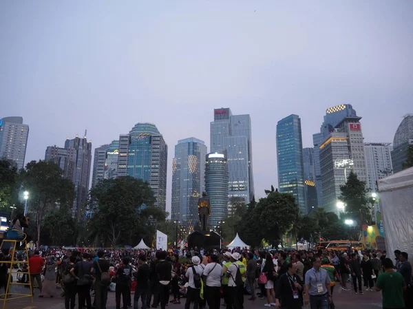 Jakarta Indonesien August 2018 Menschenmassen Verfolgen Die Live Übertragung Der — Stockfoto