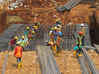 Jakarta, Endonezya - 7 Ağustos 2018: Jakarta ışık demiryolu Transit (Lrt) şantiye Kuningan bölgesinde.
