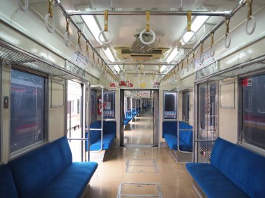 Jakarta, Endonezya - 7 Ağustos 2018: İç bir banliyö hattı Tren.