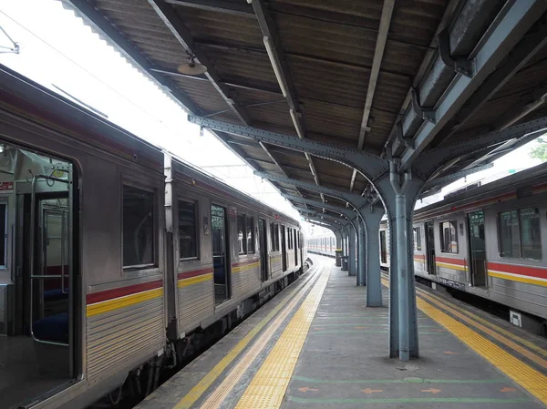 Jakarta Indonesien Augusti 2018 Två Linjen Pendeltåg Parkering Jakartakota Station — Stockfoto