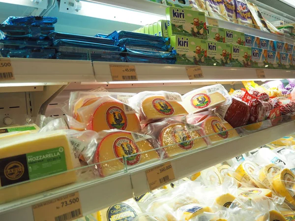 Tangerang Indonesia Agosto 2018 Varios Tipos Queso Vitrina Supermercado —  Fotos de Stock