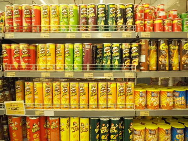 Tangerang Indonesia Agosto 2018 Varios Tipos Chips Aperitivos Vitrina Supermercado — Foto de Stock