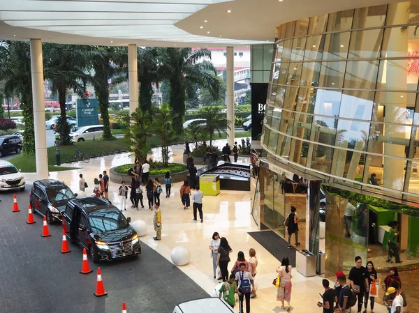 Jacarta Indonésia Agosto 2018 Multidão Pessoas Esperando Lobby Entrada Central — Fotografia de Stock