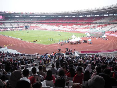 Jakarta, Endonezya - 12 Ekim 2018: Seyirci para Atletizm Oyunları Gbk ana Stadyumu.